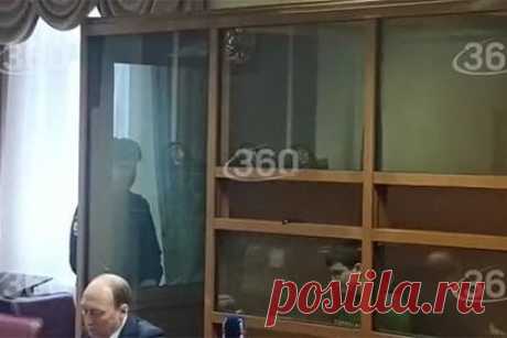 Просящий о гуманизме за стрельбу в пермском вузе Бекмансуров попал на видео. Бывший студент Тимур Бекмансуров, устроивший стрельбу в пермском университете, выступил в суде с последним словом. На кадрах подсудимый просит суд проявить гуманизм и не приговаривать его к пожизненному заключению. Бекмансуров предложил назначить ему исправительные работы с возможностью заработка.