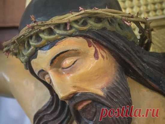 В храме саратовского села Вязовка расцвёл венец на старинном распятии, сотворившем уже много чудес - МК Саратов