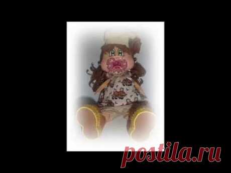 BONECA ARTICULADA EM EVA
