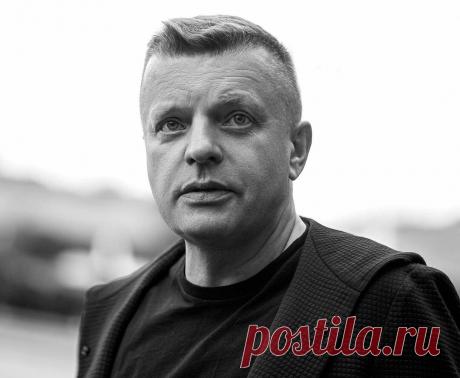  СОВЕТЫ МУЖЧИНАМ: 6 признаков, что вы можете доверять своей женщине. Или какая она, идеальная жена 
 Правда жизни. Что нужно мужчине? Ну серьезно, кроме ЭТОГО. Нужно принимать за него решения? Нет. Нужно учить его жизни? Нет. Может, нужно делать его работу? Тоже нет. На самом деле многие не понимают, что мужчине больше всего нужна поддержка и доверие в отношениях (и честные 0рг@змы). Если это есть, то он всего в жизни […]
Читай пост далее на сайте. Жми ⏫ссылку выше