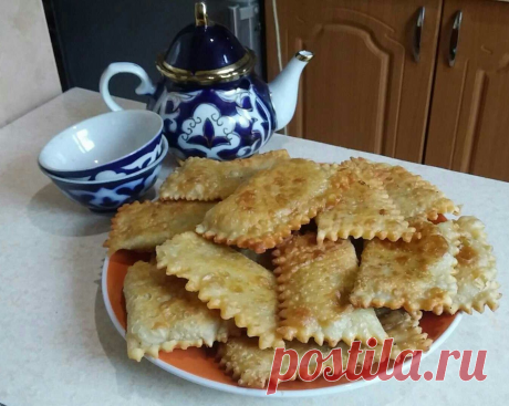 ВКУС ДЕТСТВА - ВАРАКИ СОМСА - УЗБЕКСКИЕ ЧЕБУРЕКИ
 В  МОЕМ ДЕТСВЕ НА СВАДЬБЫ ИЛИ КАКИЕ НИБУДЬ МЕРОПРИЯТИЯ  ЧАСТО ГОТОВИЛИ ТАКИЕ СЛОЕНЫЕ САМСУШКИ. СЕГОДНЯ РЕШИЛА ВСПОМНИТЬ ДЕТСВО И ПРИГОТОВИЛА НА ЗАВТРАК ВАРАКИ СОМСА .. ПОЛУЧИЛИСЬ ОЧЕНЬ ВКУСНЫЕ ХРУСТЯЩИЕ С НАРУЖИ И СОЧНЫЕ ВНУТРИ И ДЕТЯМ ОЧЕНЬ ПОНРАВИЛОСЬ ... ПРИГОТОВЬТЕ И ВЫ !!!


Для теста: 
мука - 500 г, 
вода - 250 г, 
соль; 
масло ( маргарин) 100  г. 

Для фарша: 
баранина жирная - 300 г, 
лук репчатый - 2 средних шт  
п...