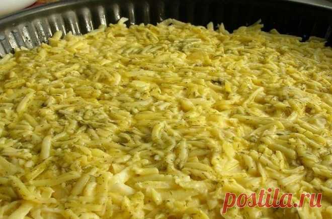 Она смешала натертый картофель с сыром и чесноком и отправила в духовку. Так просто, но безумно вкусно!