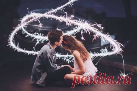 10 верных признаков, что мужчина в вас влюблен! | Гармония в тебе Мужчины редко демонстрируют свои чувства слишком ярко, в отличие от женщин, они более скрытны и застенчивы. Кто-то в присутствии объекта симпатии робеет, кто-то совершает несвойственные себе поступки, третьи...