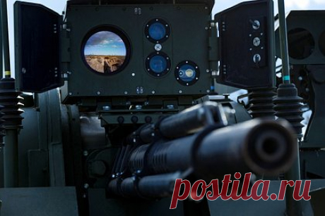 Российские боевые роботы получат систему автоматического наведения. В России разработали оптическую систему автоматического наведения для боевых роботизированных платформ на базе турели, сообщили в конструкторском бюро «Талламхо». Система способна улавливать блики от тепловизоров противника в автоматическом режиме. Изделие работает в заранее определенном секторе.