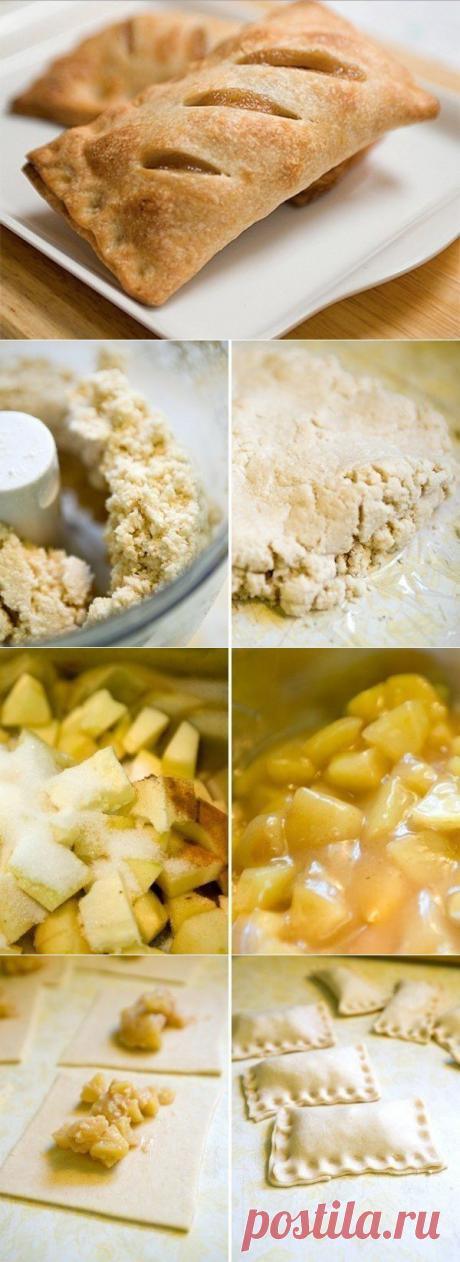 Яблочный пирожок, как из McDonald's

Ингредиенты:
Тесто:
240 г муки
50 г сахара
1/2 чайной ложки молотой корицы
1/4 чайной ложки соли
170 г творога низкой жирности
55-60 г охлажденного сливочного масла
Начинка:
450 г зеленых яблок
1/4 стакана сахара
2 столовых ложки несоленого сливочного масла
1/4 чайной ложки молотой корицы
4 столовых ложки воды
1 столовая ложка крахмала
растительное масло для жарки (опционально)