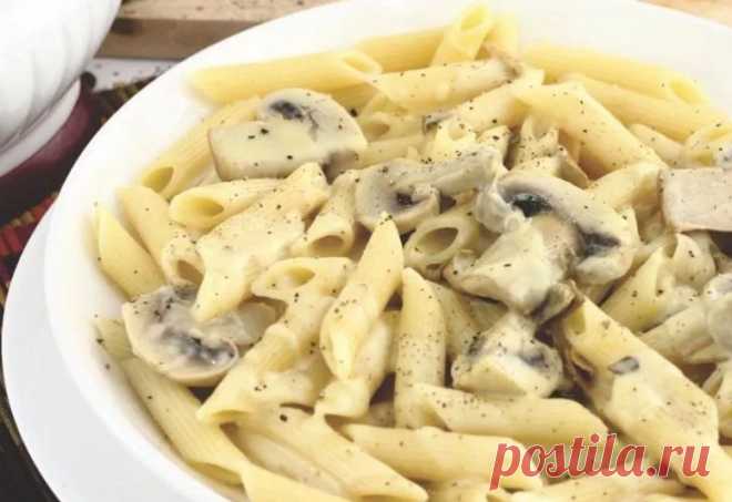 Паста с грибами в сливочном соусе. Простые рецепты приготовления вкусного блюда Тем, кто ни разу не делал пасту с грибами в сливочном соусе, может показаться, что ее очень сложно готовить. Но это большое заблуждение