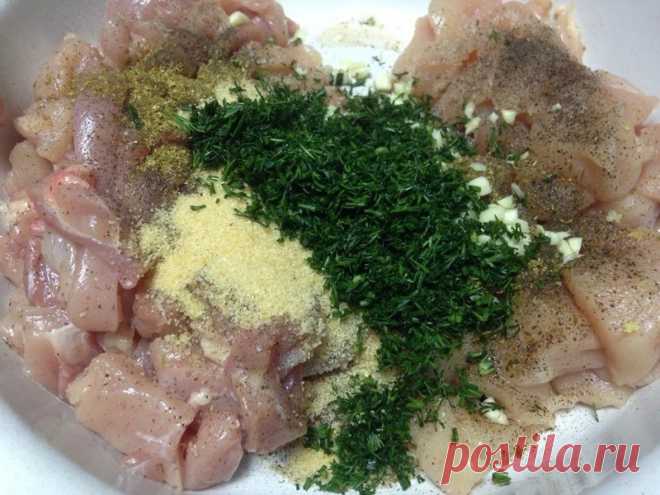Угостите гостей мраморным рулетом из курицы. Все будут выпрашивать рецепт!