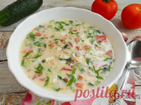 Окрошка с курицей и помидорами.