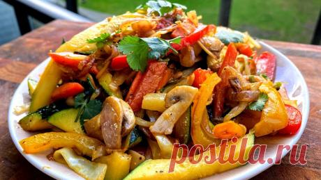 Как тушить овощи на сковороде. Овощи по-китайски. Как приготовить вкусный гарнир из овощей к рыбе. Овощи по-китайски. Готовлю вкусный гарнир из овощей, хорошо подойдет к красной рыбе. Этот гарнир можно подать также к жареной рыбе. Может быть как полноценны...