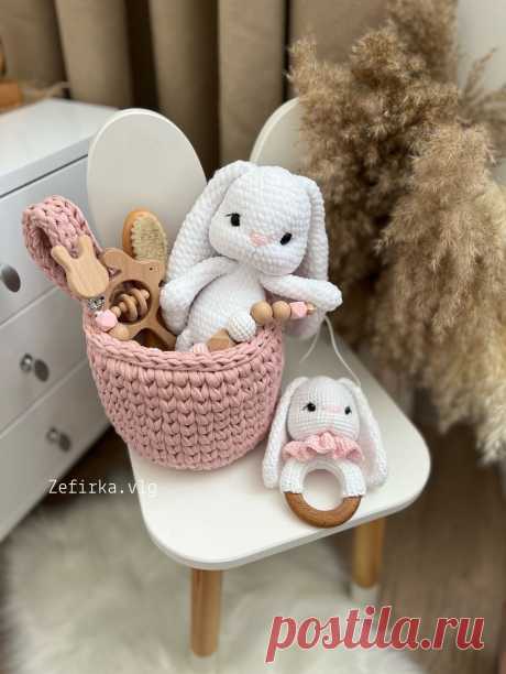 PDF Зайка Эля крючком. FREE crochet pattern; Аmigurumi toy patterns. Амигуруми схемы и описания на русском. Вязаные игрушки и поделки своими руками #amimore - зайка из плюшевой пряжи, заяц, плюшевый зайчик, кролик, зайчонок, крольчонок.