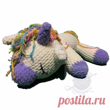 Плюшевый единорог купить, молочного цвета с фиолетовым, 31 см. Плюшевый единорог купить, молочного цвета с фиолетовым, 31 см -  Данная плюшевая игрушка отлично сочетает в себе молочный цвет и фиолетовый. Туловище единорога выполнено молочном цвете. Элементы такие как мордочка копытце, рожица выполнена фиолетовым цветом. Грива и хвост используют пряжу меланж. Вес изделия 348 гр.