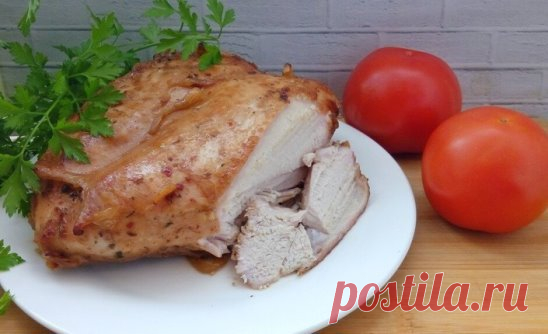 Нежная куриная грудка в духовке
Ингредиенты:
Грудка куриная — 1 кг
Лук репчатый — 1 шт.
Чеснок — 1 шт.
Горчица — 2 ст. л.
Соевый соус — 2 ст. л.
Соль — 1 ст. л.
Специи — по вкусу
Молоко — 200 мл
Масло растительное — 20 мл
Приготовление:
1. Перед началом готовки куриную грудку разморозить, помыть под краном и осмотреть на наличие перьев (от них нужно будет избавиться).
2. Полить курицу молоком и оставить в прохладном месте на 2-3 часа. Молоко сделает готовое куриное мясо сочным и тающим во рт