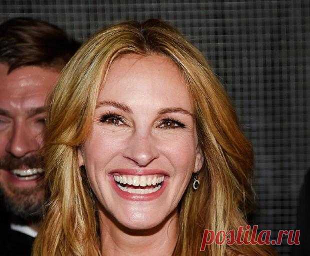 16-летняя дочь Джулии Робертс впервые прошлась по красной дорожке Каннского фестиваля