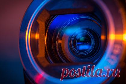 Более сотни испражняющихся женщин тайно сняли на видео на фестивале в Испании. На фестивале в городе Сан-Сибрао в Испании неизвестный установил скрытые камеры, с помощью которых тайно заснял на видео более сотни испражняющихся женщин. Впоследствии ролики выложили на порносайты. Испанский суд отклонил дело, возбужденное по факту этого инцидента, так как записи были сделаны в публичном месте.