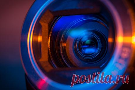 Более сотни испражняющихся женщин тайно сняли на видео на фестивале в Испании. На фестивале в городе Сан-Сибрао в Испании неизвестный установил скрытые камеры, с помощью которых тайно заснял на видео более сотни испражняющихся женщин. Впоследствии ролики выложили на порносайты. Испанский суд отклонил дело, возбужденное по факту этого инцидента, так как записи были сделаны в публичном месте.