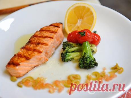 Блюдо дня: норвежская семга-гриль с капустой брокколи - tochka.net