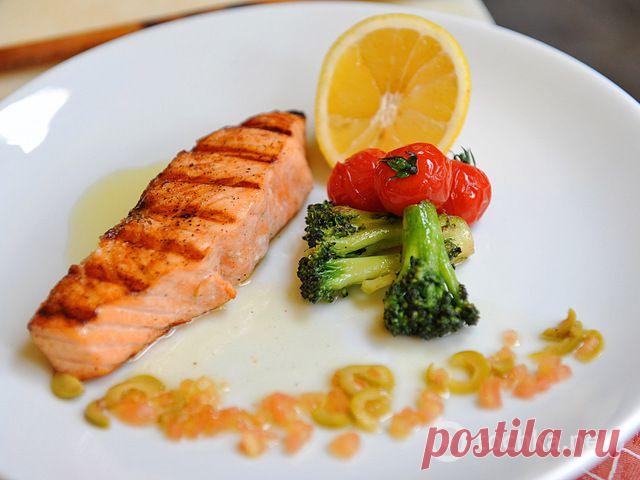 Блюдо дня: норвежская семга-гриль с капустой брокколи - tochka.net