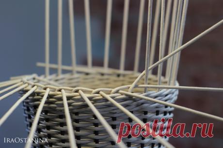 Привет, всем-всем! Хочу показать, как я делаю розгу без пенёчков. Понимаю, что Америку не открыла, но может быть, кому-то пригодится этот способ загибки. Для неё я всегда беру новые стойки, обычно кручу коротышки по 20 см. Этой длины хватает, чтобы сделать розгу из четырех-пяти прутков. Естественно, трубочки должны быть эластичными, но здесь у меня они слегла замохрились, но лакировка, надеюсь, исправит этот небольшой изъян. Итак, первый этап – загибаем стойки одна за одну...