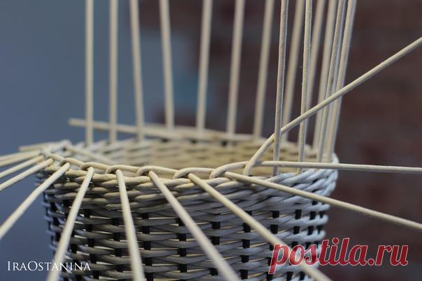 Привет, всем-всем! Хочу показать, как я делаю розгу без пенёчков. Понимаю, что Америку не открыла, но может быть, кому-то пригодится этот способ загибки. Для неё я всегда беру новые стойки, обычно кручу коротышки по 20 см. Этой длины хватает, чтобы сделать розгу из четырех-пяти прутков. Естественно, трубочки должны быть эластичными, но здесь у меня они слегла замохрились, но лакировка, надеюсь, исправит этот небольшой изъян. Итак, первый этап – загибаем стойки одна за одну...