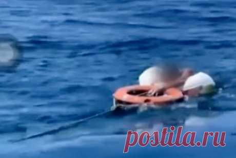 Мужчина уснул на надувном круге и уплыл в океан