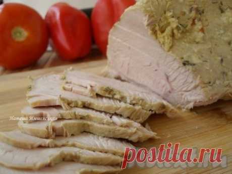 Буженина из индейки - рецепт с фото Предлагаю приготовить вкусное и полезное блюдо для завтраков, закусок и бутербродов - буженину из индейки. Буженина из индейки готовится просто, а результат вас обязательно порадует.