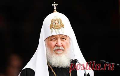 Патриарх Кирилл сообщил о нахождении "Троицы" в храме Христа Спасителя в течение года. Он добавил, что затем икону вернут на историческое место в Троице-Сергиеву лавру