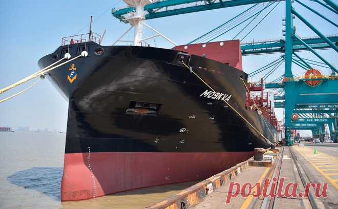 Контейнеровозу российской компании отказали в обслуживании в Китае. Отказ связан с российским бенефициаром перевозки. С мая 2023 года Fesco находится под санкциями Великобритании