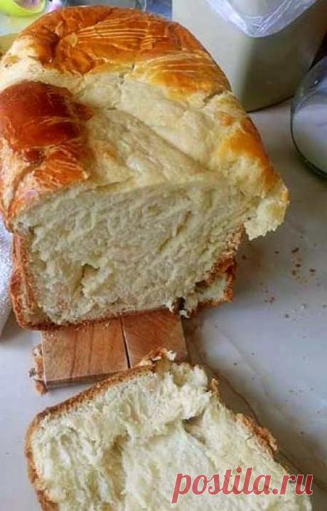 Вкусен козунак на конци в хлебопекарна машина