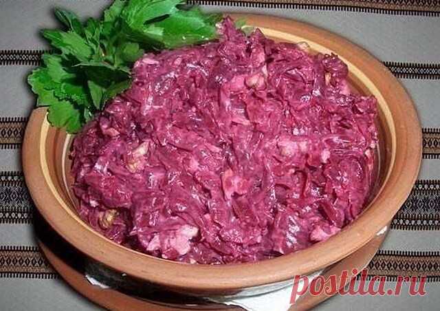 Свекольный салат с сыром и яйцом