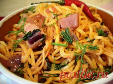 ​Лапша с куриной грудкой и овощами