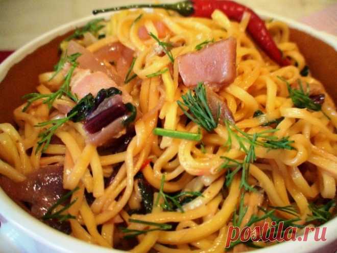 ​Лапша с куриной грудкой и овощами