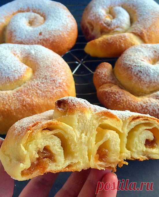Испанские витые булочки.