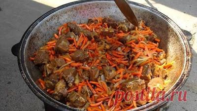 ПЛОВ САМАРКАНДСКИЙ 


Ингредиенты: 



Мясо (желательно баранина, но свинина или говядина тоже подойдут) – 3 килограмма, 
• Подсолнечное масло – 900 миллилитров, 
• Репчатый лук – 2 килограмма, 
• Морковь – 2 килограмма…
