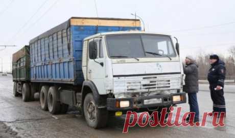 Фуры с перегрузом окончательно разбивают Новый мост в Астрахани