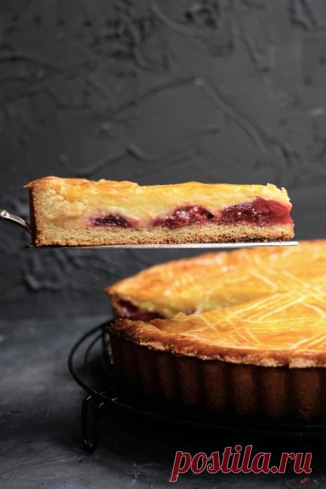 Баскский пирог с ванильным кремом и вишней • Dolce Vita Blog