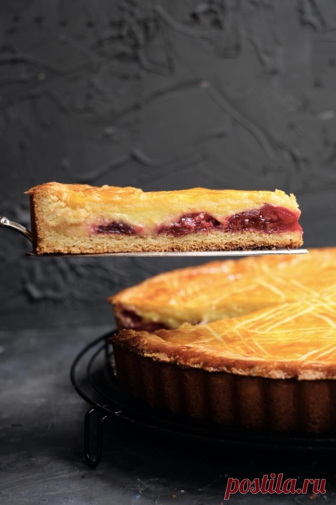 Баскский пирог с ванильным кремом и вишней • Dolce Vita Blog
