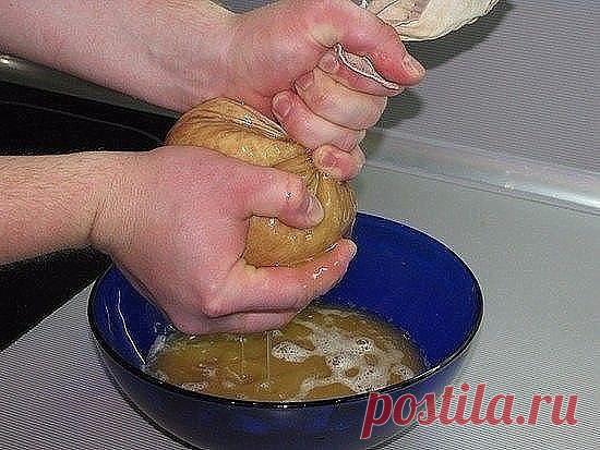 Картофельный сок - естественный способ похудеть и стать моложе

Этот копеечный состав избавит от проблем с кожей и лишними килограммами. Удивительно универсальная вещь – картофельный сок. И независимо от того, из молодого картофеля он сделан или из старого – не теряет своих волшебных свойств.
Лечение картофельным соком уже не одно столетие практикуется не только в народной, но и в традиционной медицине: его используют и для лечения, и для профилактики заболеваний ЖКХ (желу...