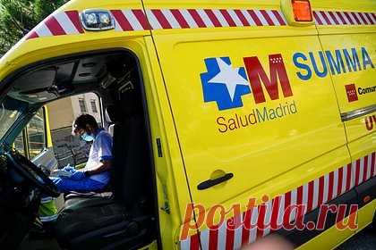 Отдыхавший с девушкой турист решил спрыгнуть со скалы и разбился насмерть. Американский турист, отдыхавший на Майорке с девушкой, решил спрыгнуть с 12-метровой скалы и разбился насмерть. Уточняется, что несчастный случай произошел в популярном заливе Кала-Варкес. 26-летнего отдыхающего, ударившегося о камни, заметили члены экипажа проплывавшего мимо парусника.