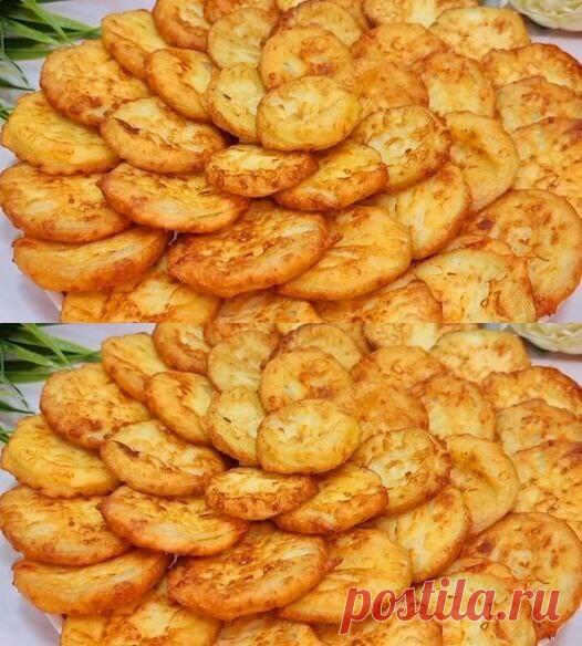 Кабачки как пирожки! Полезный и вкусный завтрак из кабачков.

Ингредиенты:
цукини — 2 шт. (посолить 0,5 ч. л. соли и оставить на 10 мину),
яйца — 2 шт.,
соль — 0,5 ч. л.,
греческий йогурт — 100 гр.,
мука — 3-4 ст. л.,
сыр — 50 гр.

Готовим:
Помойте цукини и нарежьте их на тонкие кружочки.
Посолите цукини, добавив 0,5 чайной ложки соли, и оставьте на 10 минут. Затем вытрите цукини с помощью бумажных полотенец или чистой ткани, чтобы удалить излишки соли и влаги.

Взбейте яй...