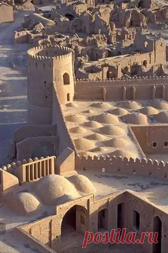Beautiful Bam Citadel, Iran   |  Найдено на сайте nomadbeads.com.