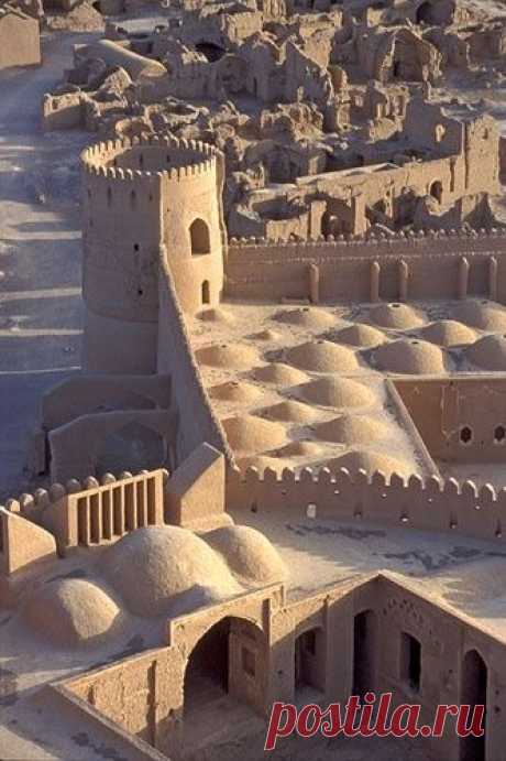 Beautiful Bam Citadel, Iran   |  Найдено на сайте nomadbeads.com.