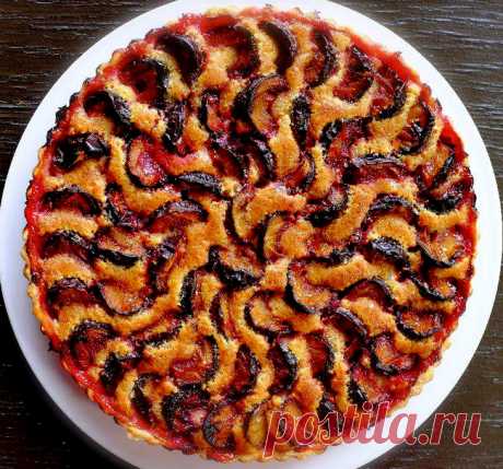 Традиционный Эльзасский тарт со сливами и заварным кремом.