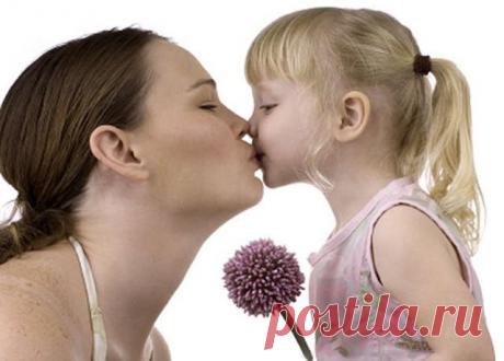 Никогда не злись на маму,не говори слова,что могут расстроить её,или разбить её любящее сердце.У тебя она только одна,сделай её счастливой как она хотела этого для тебя!