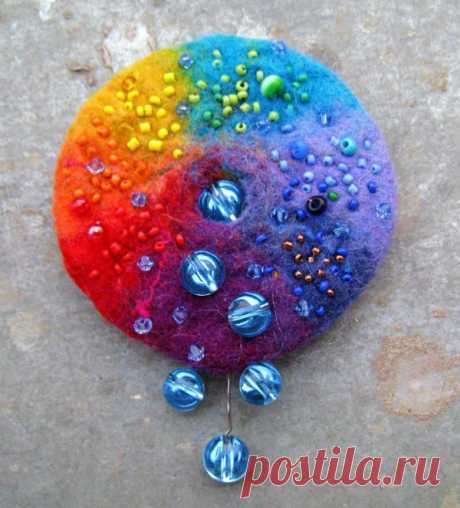 Брошь &quot;Немного солнца в холодной воде&quot;