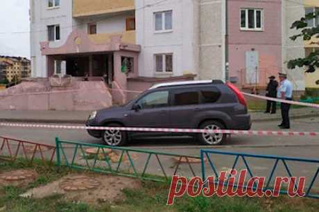 В российском городе объявлен план «Перехват» после убийства мужчины в жилом доме. В Казани полиция объявила план «Перехват» в связи с розыском неизвестного, застрелившего мужчину в подъезде жилого дома. ЧП произошло на Минской улице. Тело мужчины с простреленной головой нашли жильцы дома на 15-м этаже. Подозреваемый скрылся на автомобиле LADA Largus. Он вооружен пистолетом.