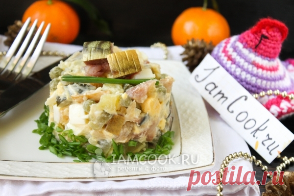 Салат «Оливье» с копченой скумбрией — рецепт с фото пошагово