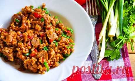 Вкусная гречка по-флотски, рецепт моей тети из Одессы Вкусная гречка по-флотски, по фирменному рецепту моей тети из Одессы, то что нужно для сытного и быстрого ужина. Когда лень долго стоять и готовить ужин, готовлю гречку по-флотски. Это блюдо чем то по