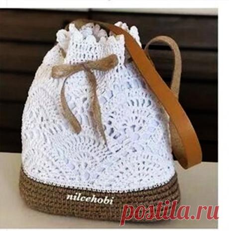 Ажурный вязаный рюкзачок