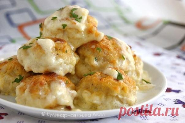 Нежные куриные шарики в сырно-сливочном соусе