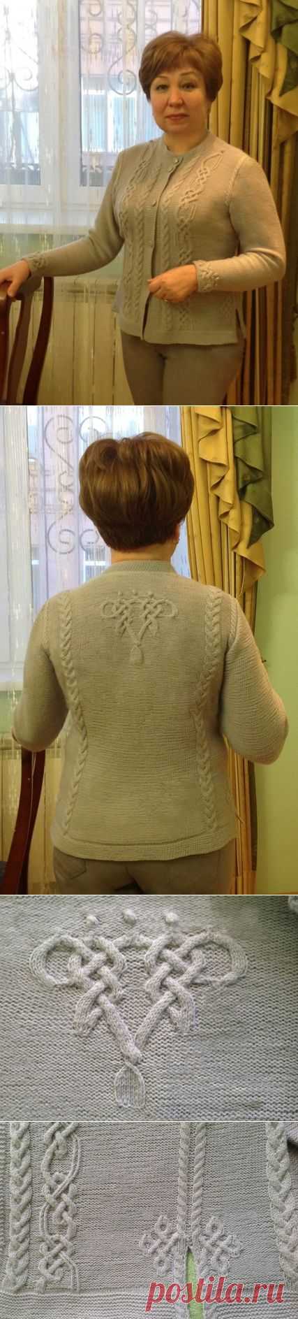 Серенький жакетик.